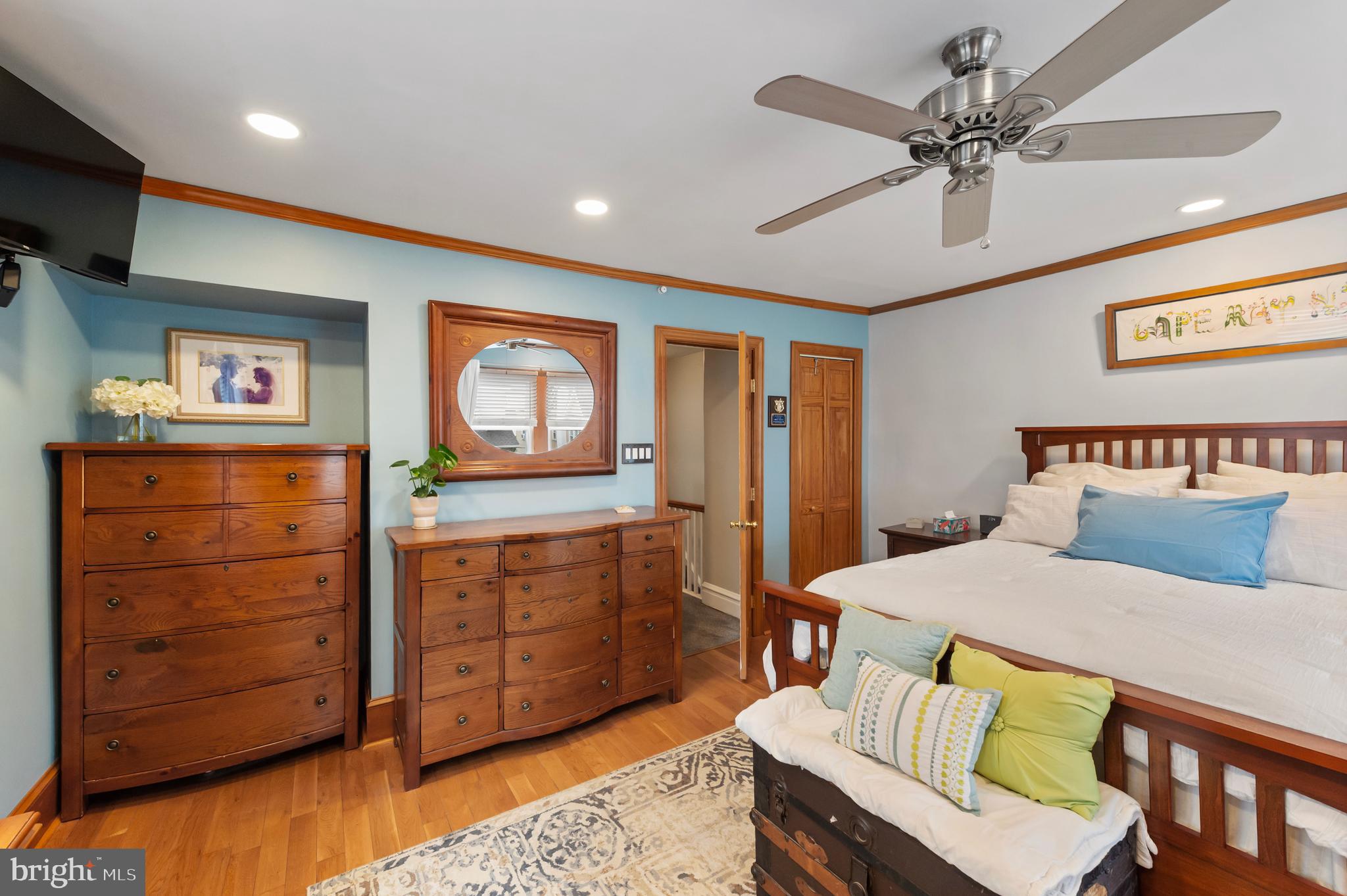 116 Oakley Road Upper Darby, PA 19082 - Photo 25 of 31 Primary Bedroom