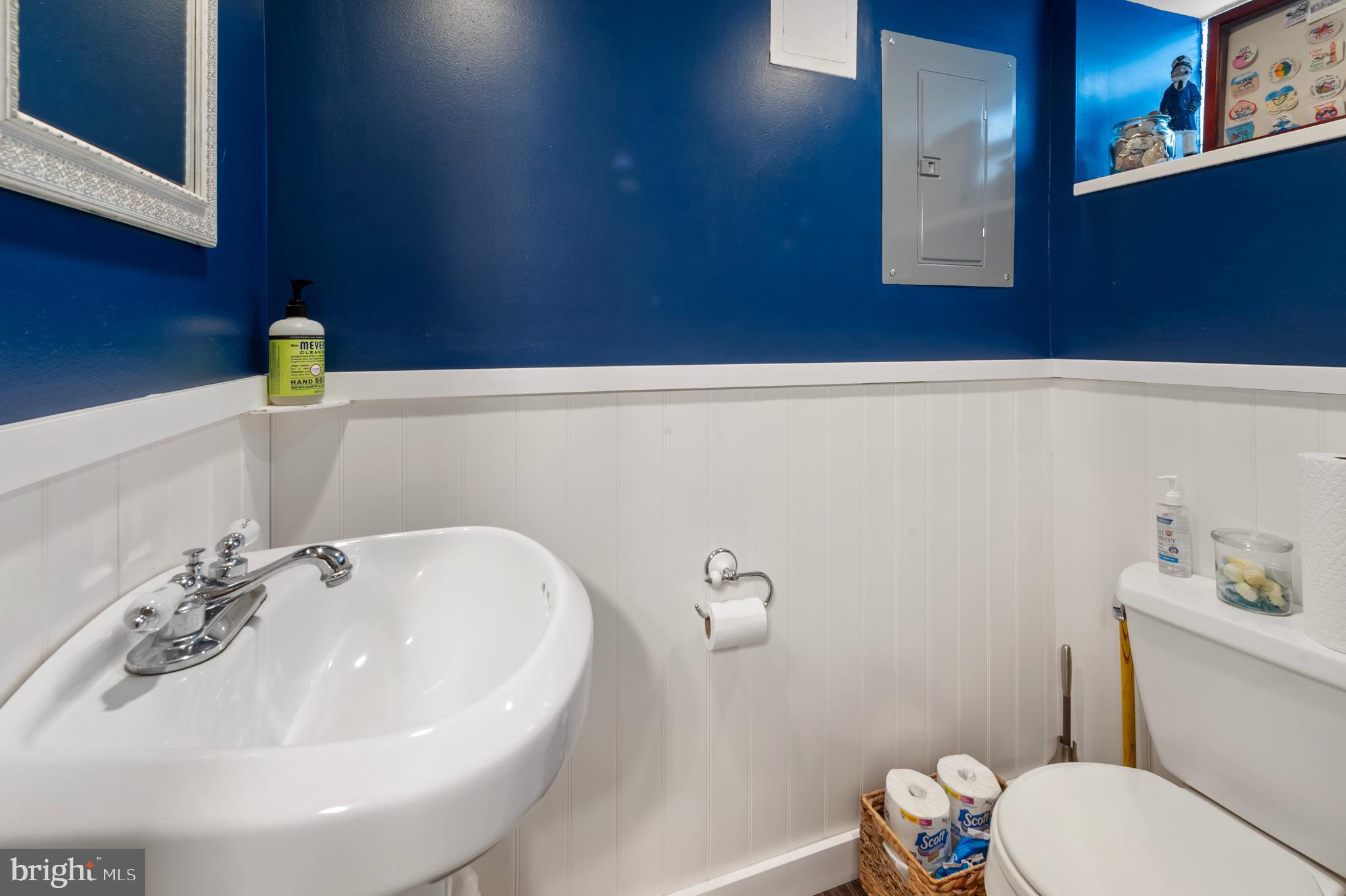 116 Oakley Road Upper Darby, PA 19082 - Photo 27 of 31 Basement half bath