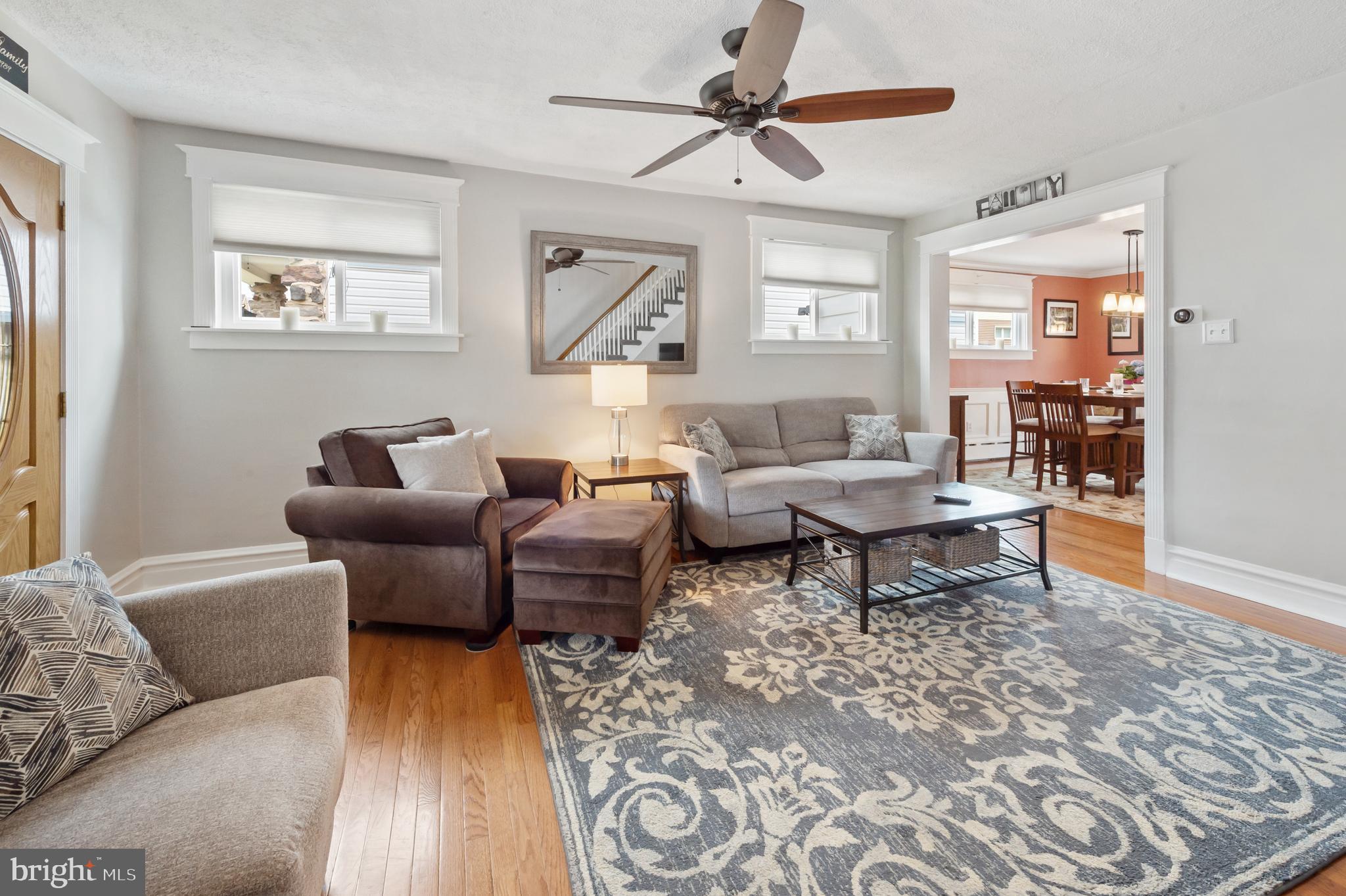 116 Oakley Road Upper Darby, PA 19082 - Photo 5 of 31 Living Room