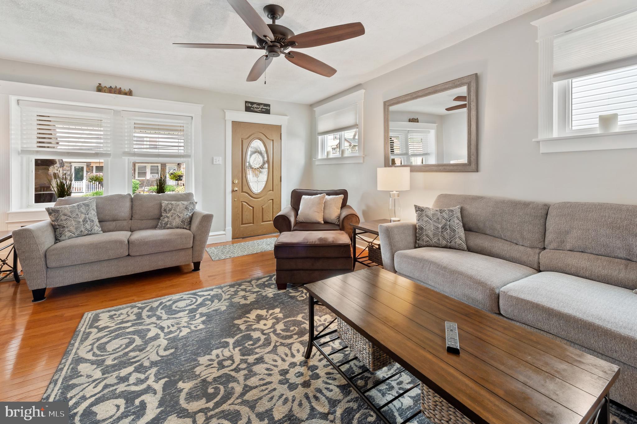 116 Oakley Road Upper Darby, PA 19082 - Photo 6 of 31 Living Room