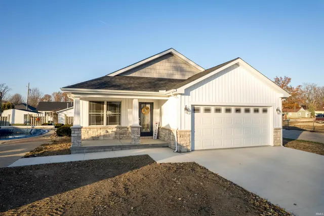 $259,900 | 2 Crestwood Drive, Winchester, IN 47394