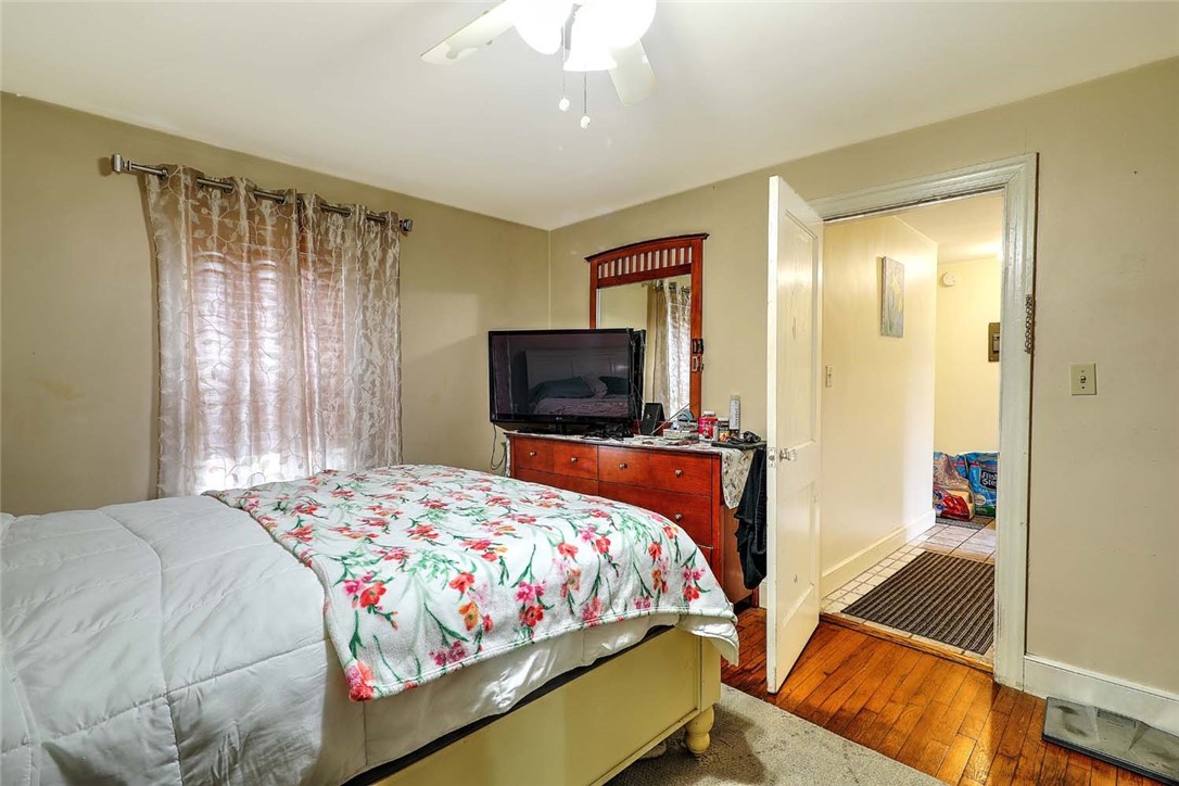 34 Central Street Bristol, RI 02809 - Photo 13 of 38 First floor bedroom