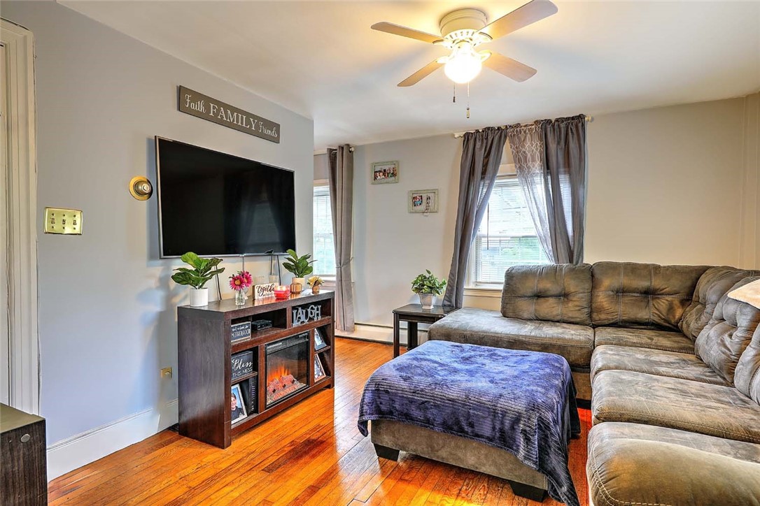 34 Central Street Bristol, RI 02809 - Photo 20 of 38 Second floor living room
