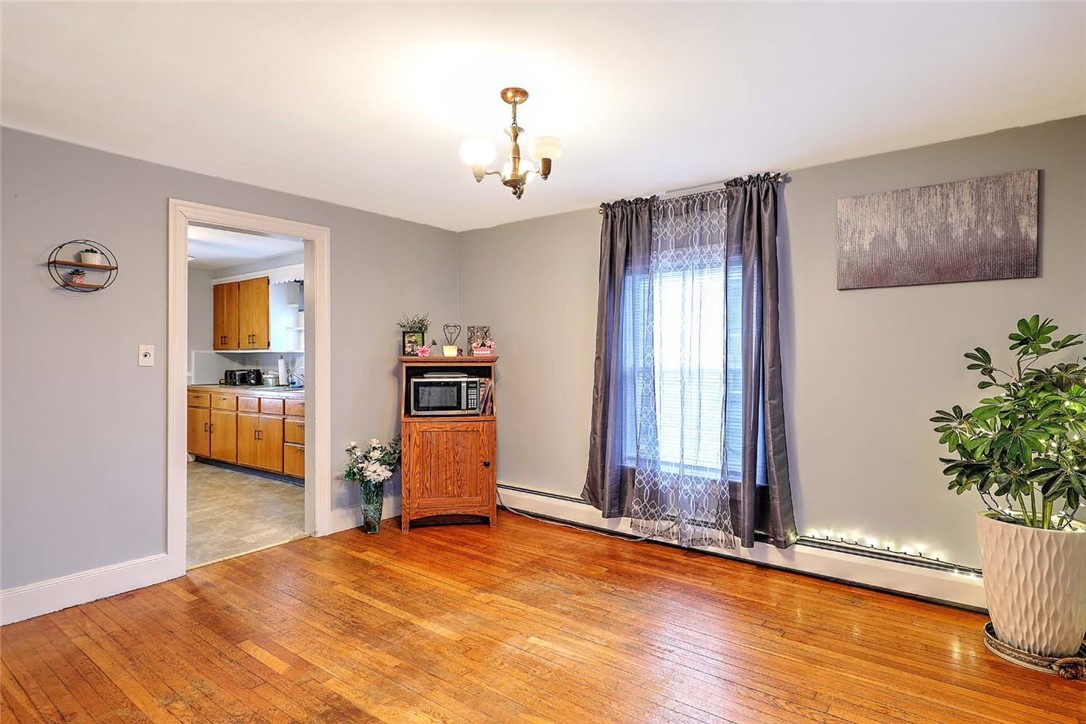 34 Central Street Bristol, RI 02809 - Photo 29 of 38 Second floor dining room