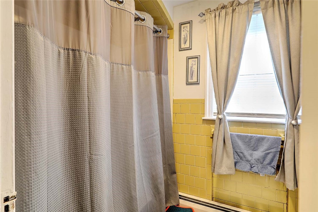 34 Central Street Bristol, RI 02809 - Photo 32 of 38 Second floor bathroom