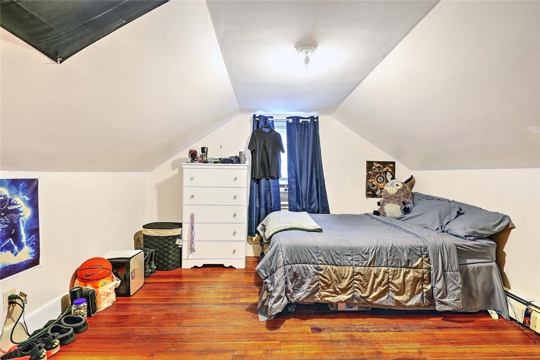 34 Central Street Bristol, RI 02809 - Photo 34 of 38 Third flloor bedroom