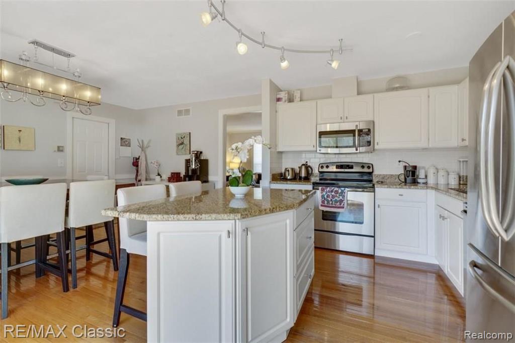 22566 Winfield Road Novi, MI 48375 - Photo 7 of 26