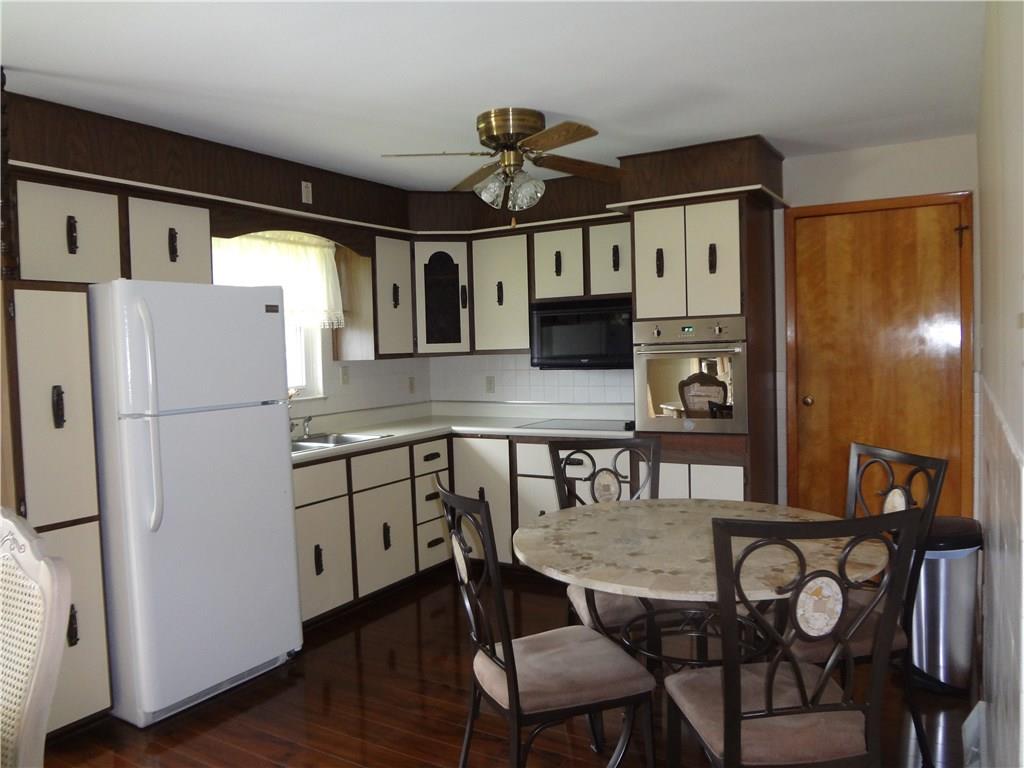 184 Ridgeview Drive Aliquippa, PA 15001 - Photo 14 of 23 Eat-In-Kitchen