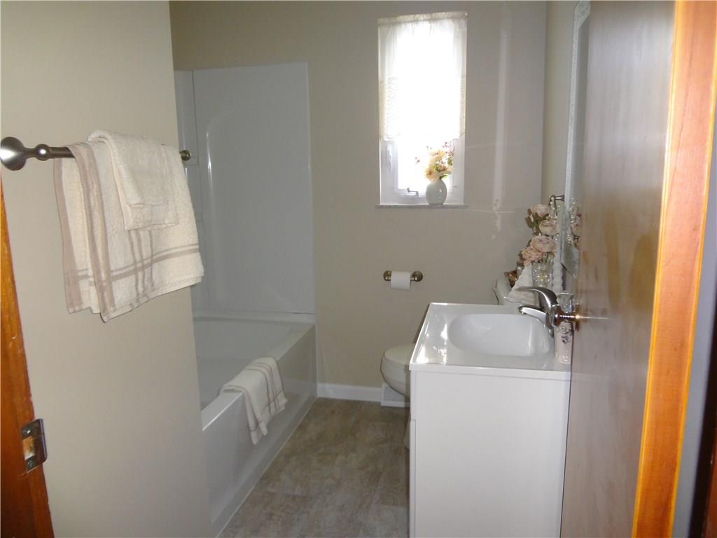 184 Ridgeview Drive Aliquippa, PA 15001 - Photo 20 of 23 Full Bath
