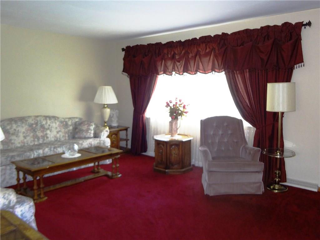 184 Ridgeview Drive Aliquippa, PA 15001 - Photo 3 of 23 Living Room