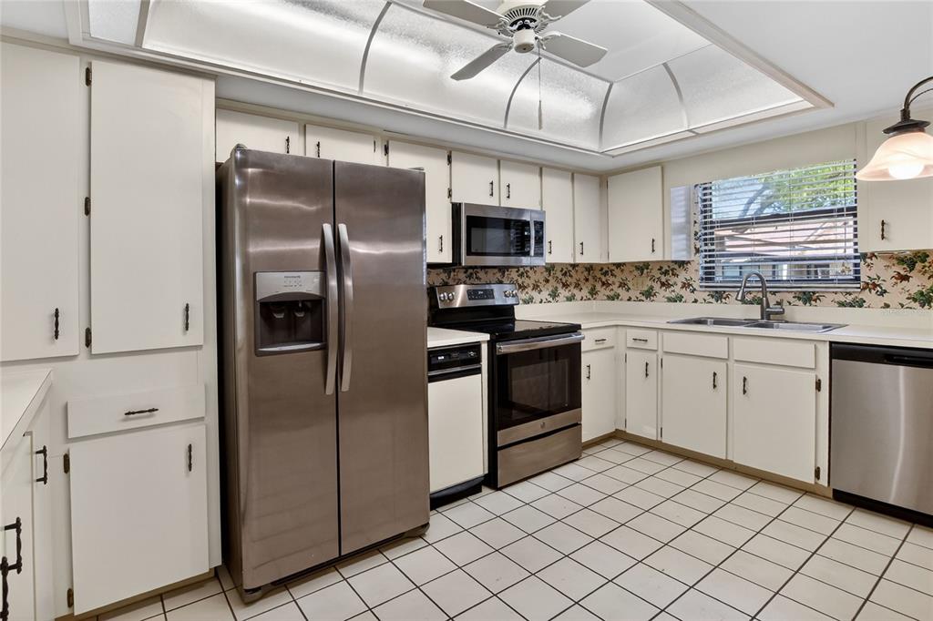 2025 Sylvester Road, Unit H3 Lakeland, FL 33803 - Photo 16 of 49 a kitchen with a stove sink and refrigerator