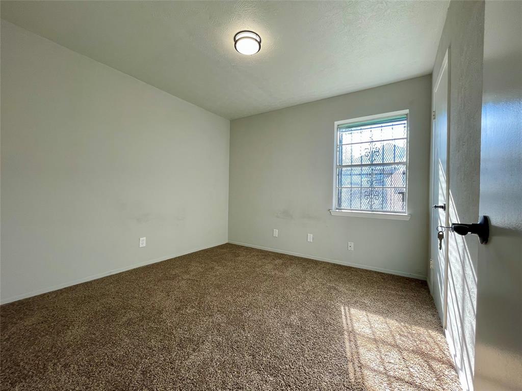 3543 Terrell Street Dallas, TX 75223 - Photo 18 of 26 an empty room with windows