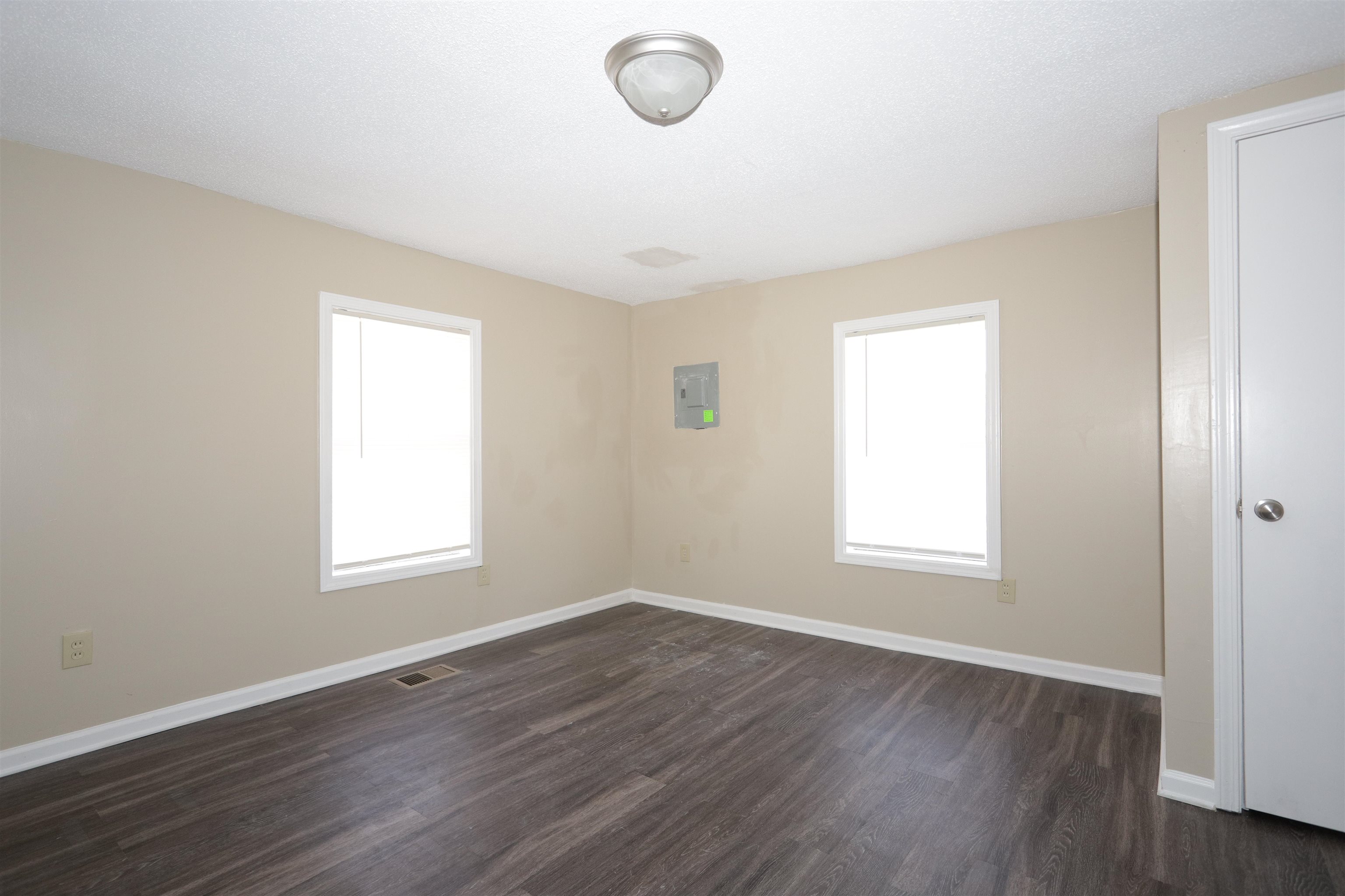 1825 Fields Road Memphis, TN 38109 - Photo 6 of 10 an empty room with wooden floor and windows