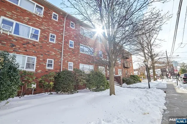 $450,000 | 2430 8th Street, Unit 5B, Fort Lee, NJ 07024