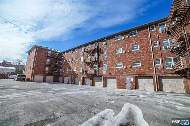 $450,000 | 2430 8th Street, Unit 5B, Fort Lee, NJ 07024