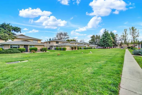 $300,000 | 1941 Aletha Lane, Unit 4, Vacaville, CA 95687