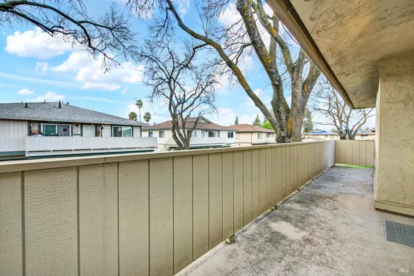 $300,000 | 1941 Aletha Lane, Unit 4, Vacaville, CA 95687