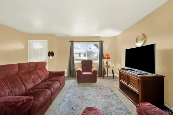 $300,000 | 1941 Aletha Lane, Unit 4, Vacaville, CA 95687