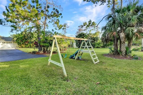 $1,585,000 | 3332 White Boulevard, Naples, FL 34117