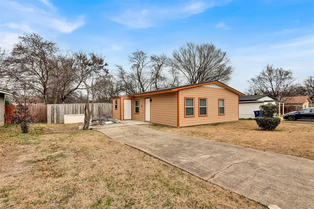 $2,000 | 219 Loma Drive, Garland, TX 75040