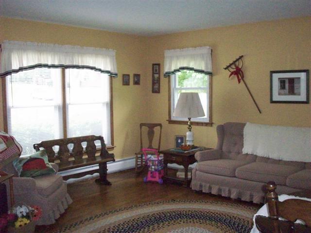 193 Bridges Road Williamstown, MA 01267 - Photo 2 of 7 Living room