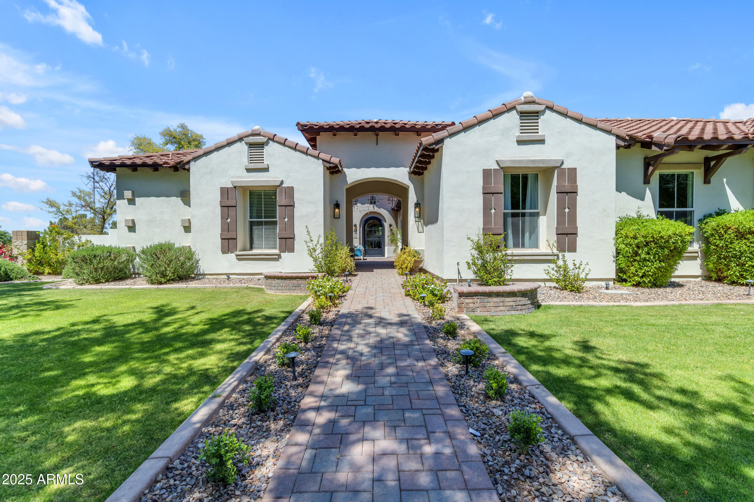 2820 Page Court Gilbert, AZ 85234 - Photo 10 of 109 Page Front Pavers