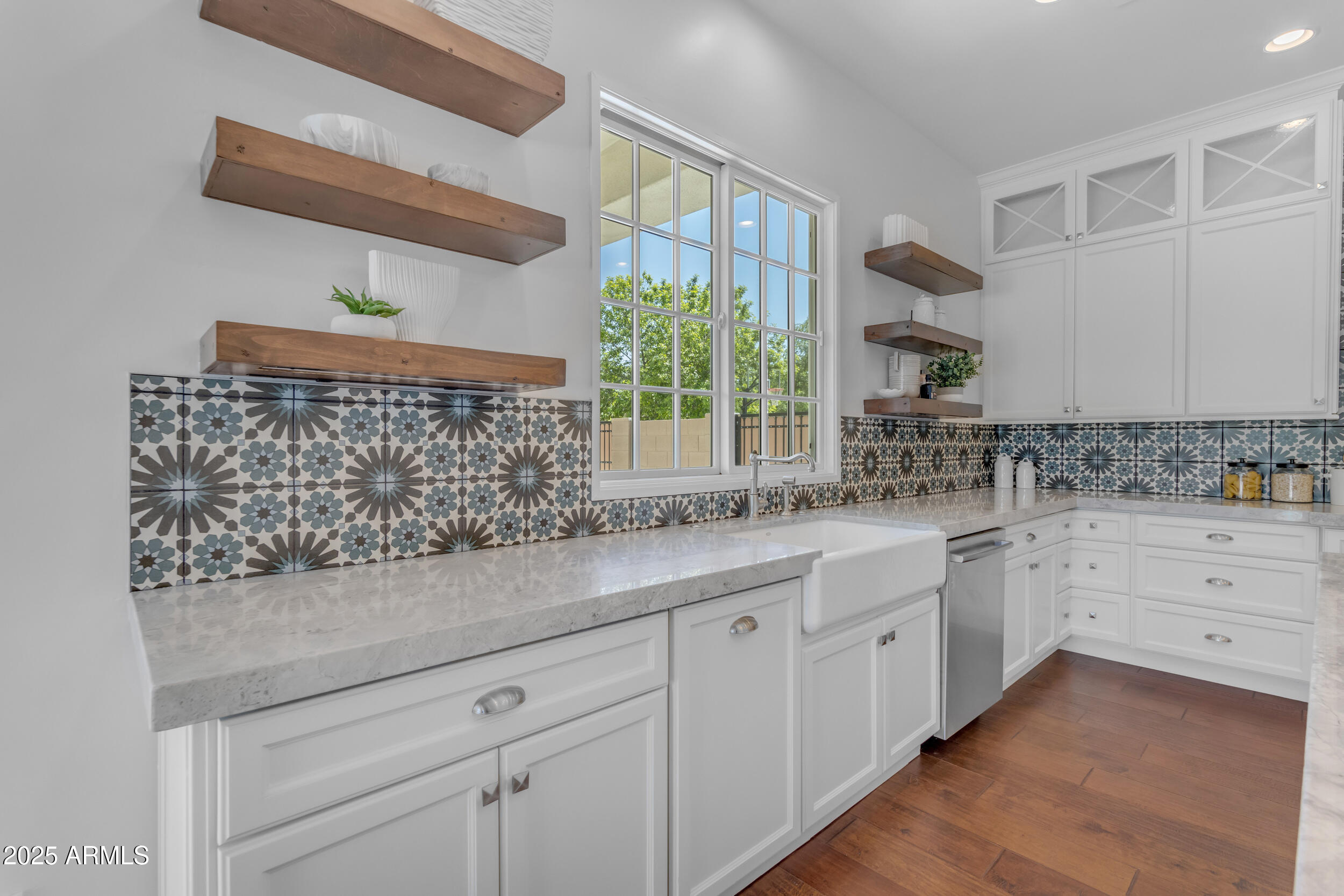 2820 Page Court Gilbert, AZ 85234 - Photo 35 of 109 Custom Backsplash