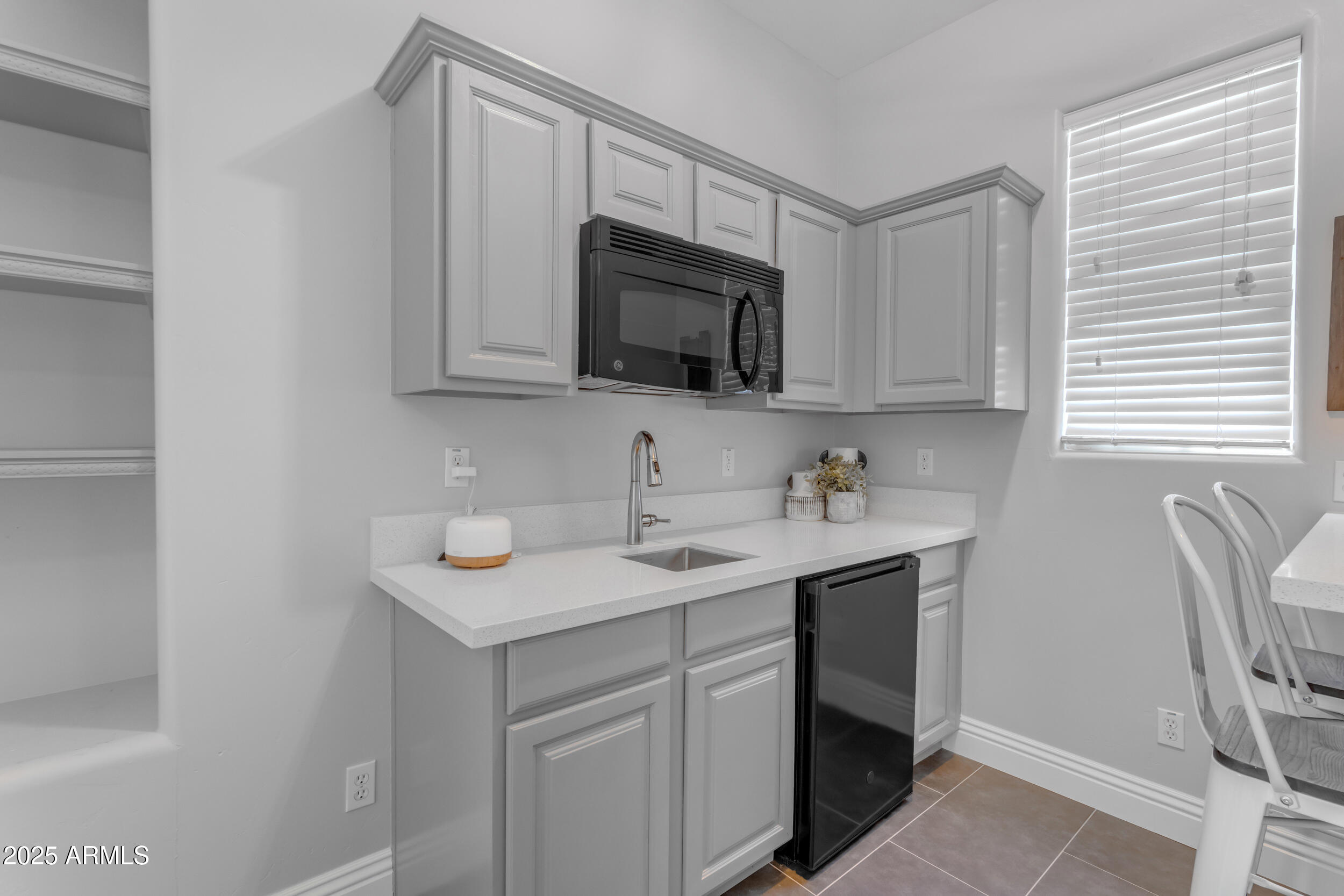 2820 Page Court Gilbert, AZ 85234 - Photo 89 of 109 Casita Kitchenette w/ breakfast bar