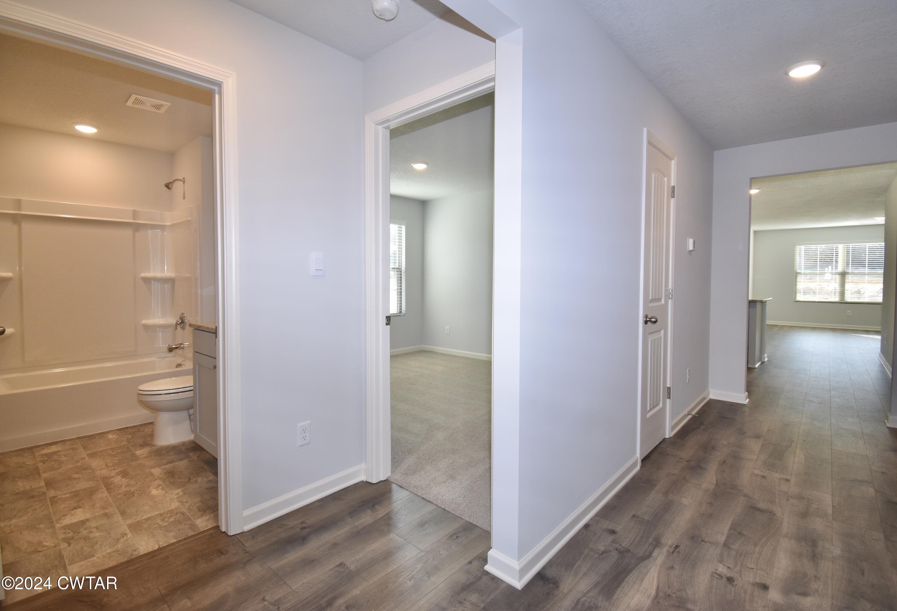 6 Vintage Grove Road Jackson, TN 38305 - Photo 13 of 17 Hallway