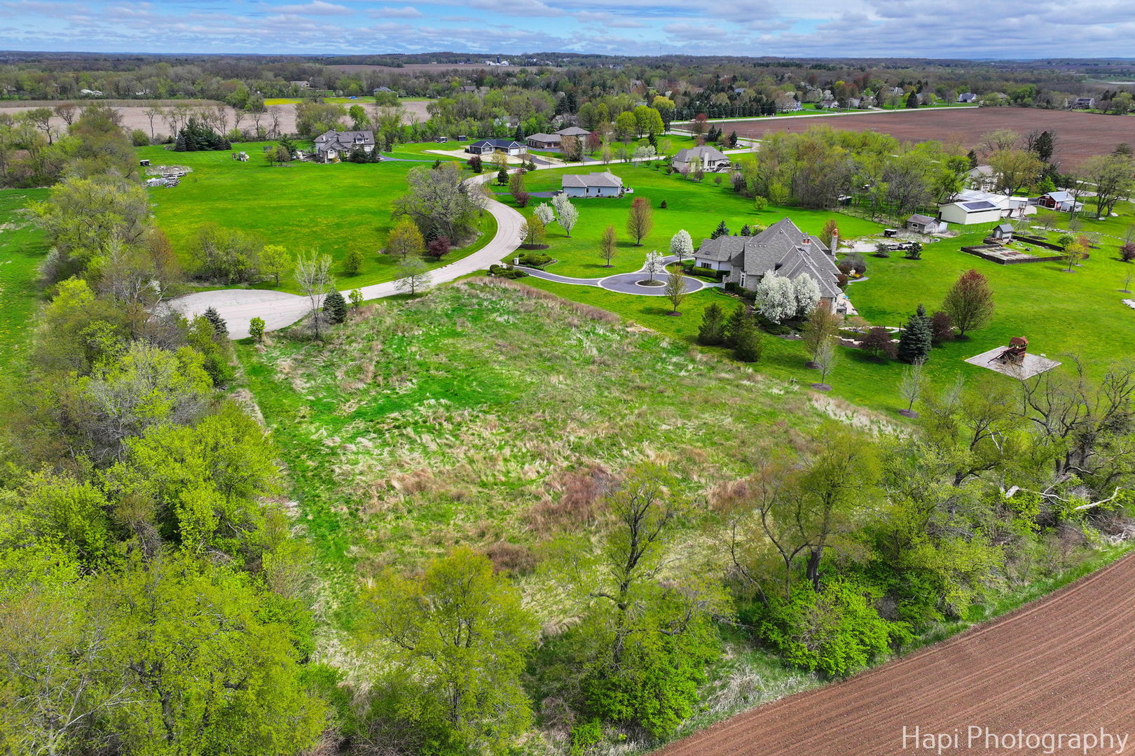 2647 Sanctuary Lane Spring Grove, IL 60081 - Photo 8 of 11 a view of a garden with an outdoor space