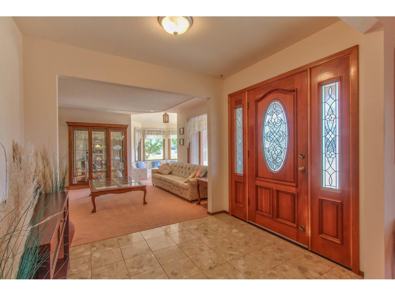18362 Meadow Ridge Road Salinas, CA 93907 - Photo 7 of 41 Gallery Image 7
