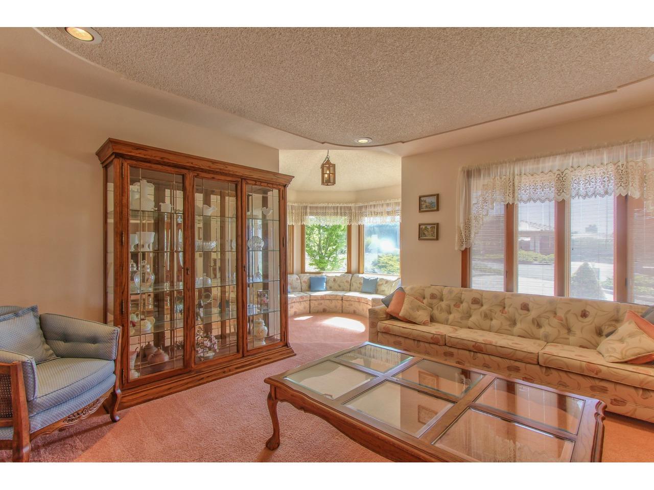 18362 Meadow Ridge Road Salinas, CA 93907 - Photo 8 of 41 Gallery Image 8
