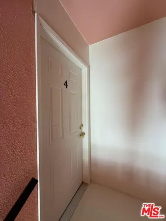 $2,150 | 13233 Oxnard Street, Unit 4, Van Nuys, CA 91401
