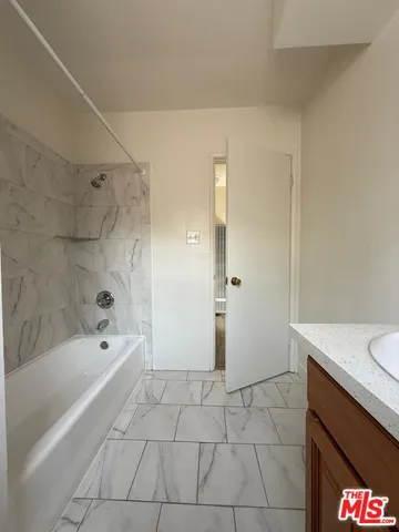 $2,150 | 13233 Oxnard Street, Unit 4, Van Nuys, CA 91401