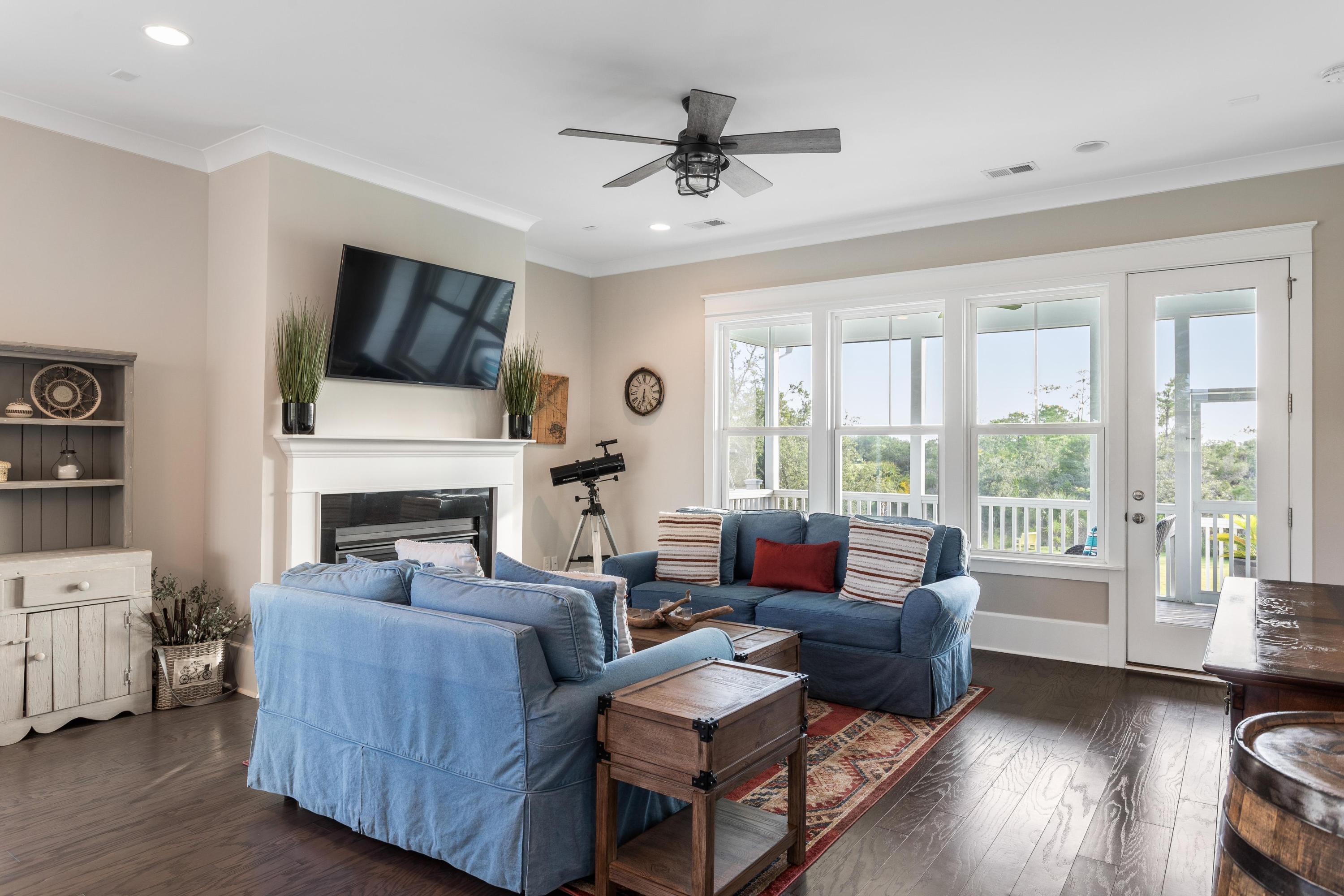 1408 Stratton Place Mount Pleasant, SC 29466 - Photo 21 of 46 Living Room