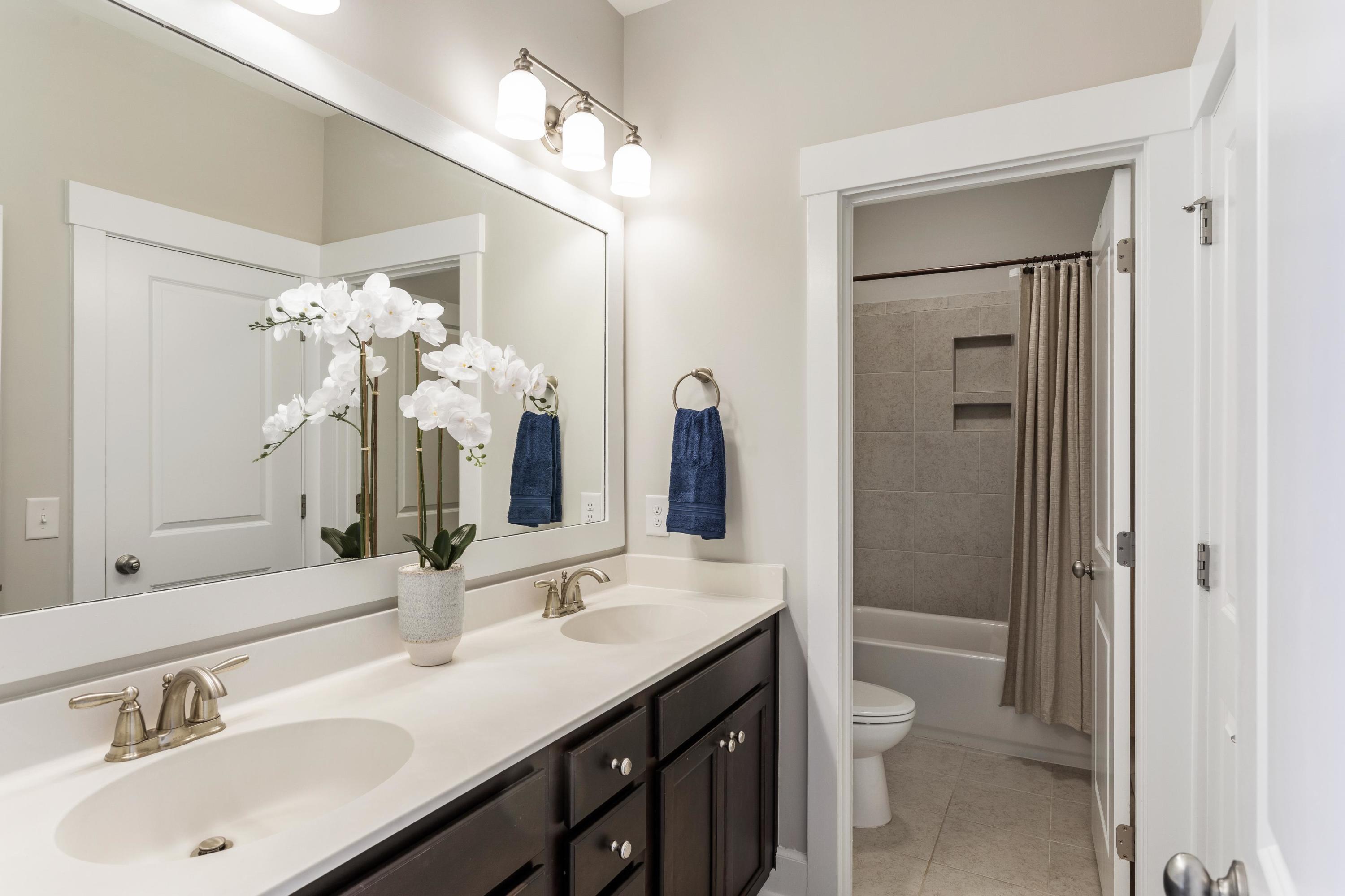 1408 Stratton Place Mount Pleasant, SC 29466 - Photo 28 of 46 Guest bathroom 2 - Jack and Jill