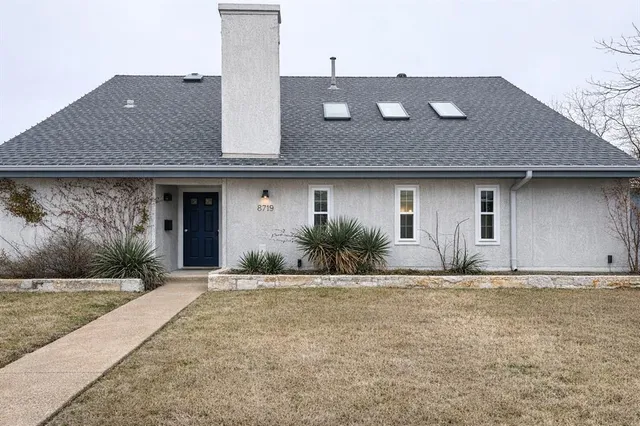 $3,200 | 8719 Gladwood Lane, Dallas, TX 75243