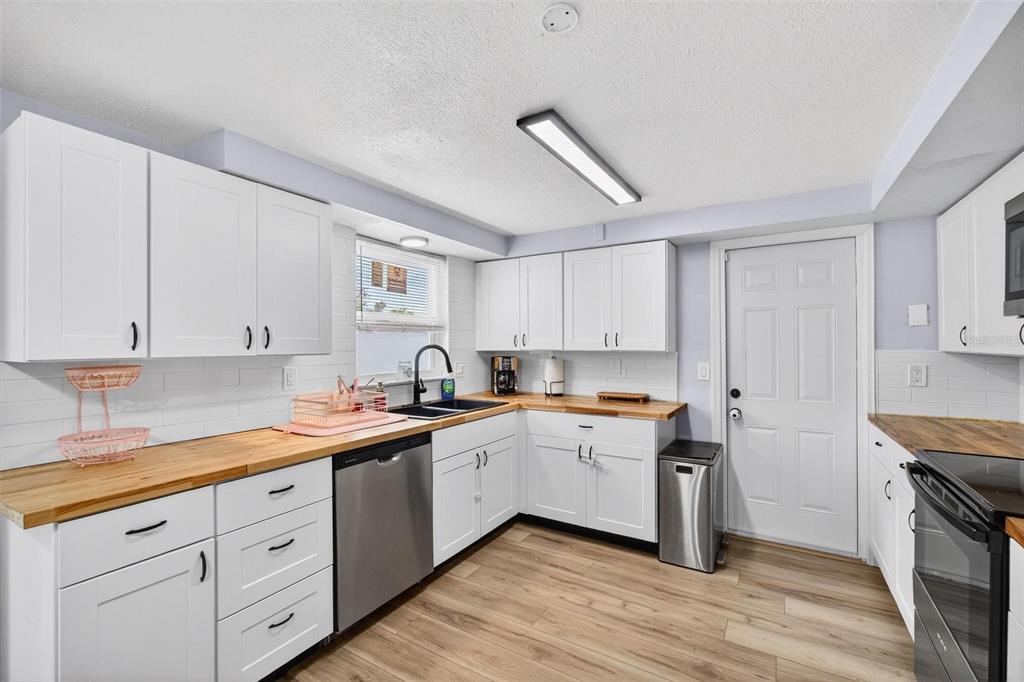 5346 Riddle Road Holiday, FL 34690 - Photo 7 of 25