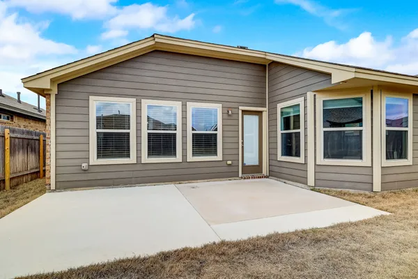 $2,400 | 212 Durata Drive, San Marcos, TX 78666