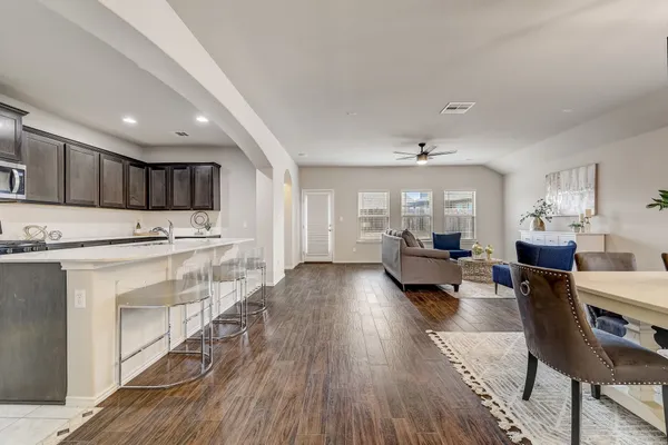 $2,400 | 212 Durata Drive, San Marcos, TX 78666