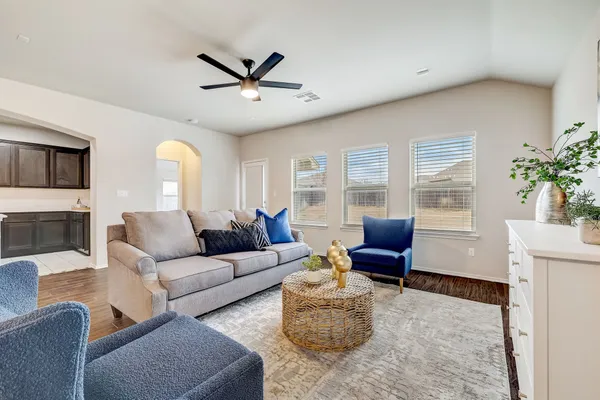$2,400 | 212 Durata Drive, San Marcos, TX 78666