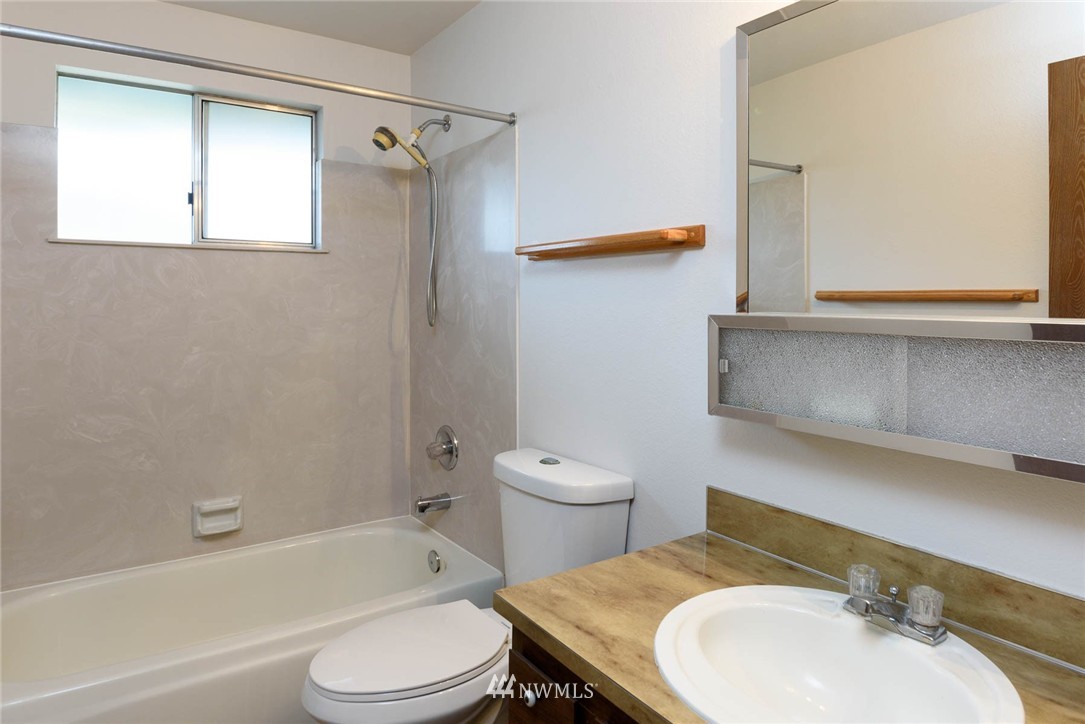 2307 Southeast 21st Street Renton, WA 98055 - Photo 13 of 22
