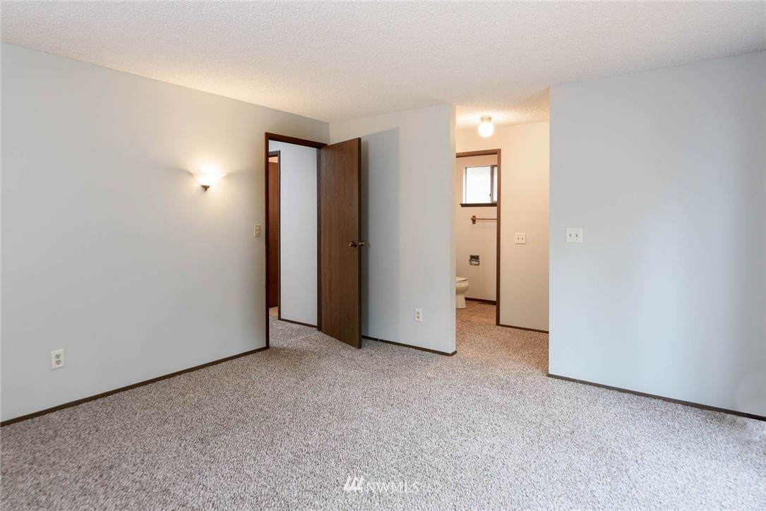 2307 Southeast 21st Street Renton, WA 98055 - Photo 15 of 22