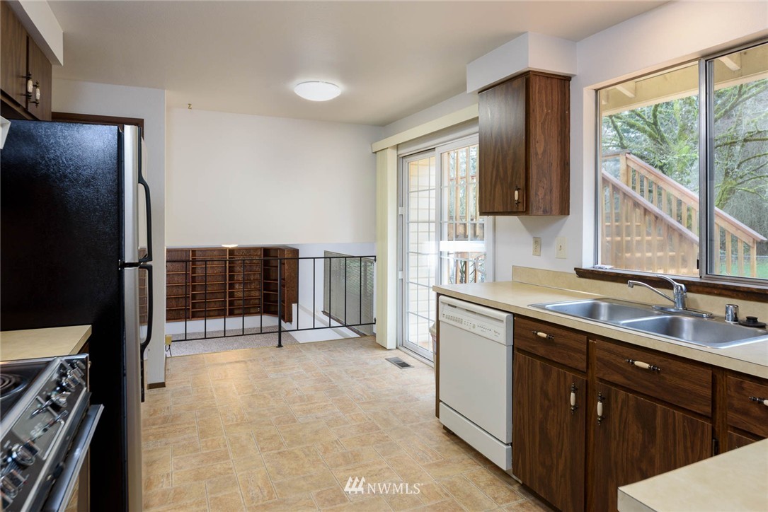 2307 Southeast 21st Street Renton, WA 98055 - Photo 9 of 22