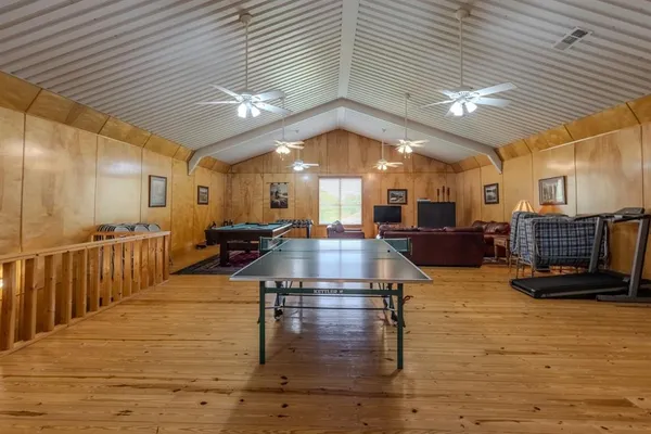 $1,500,000 | 166 County Road 2112, Pittsburg, TX 75686