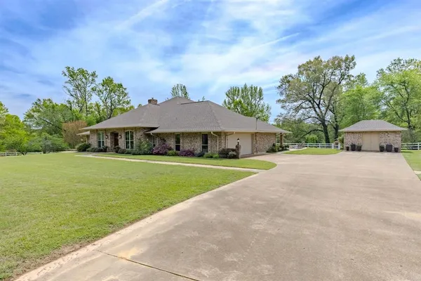 $1,500,000 | 166 County Road 2112, Pittsburg, TX 75686