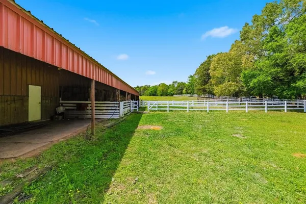 $1,500,000 | 166 County Road 2112, Pittsburg, TX 75686