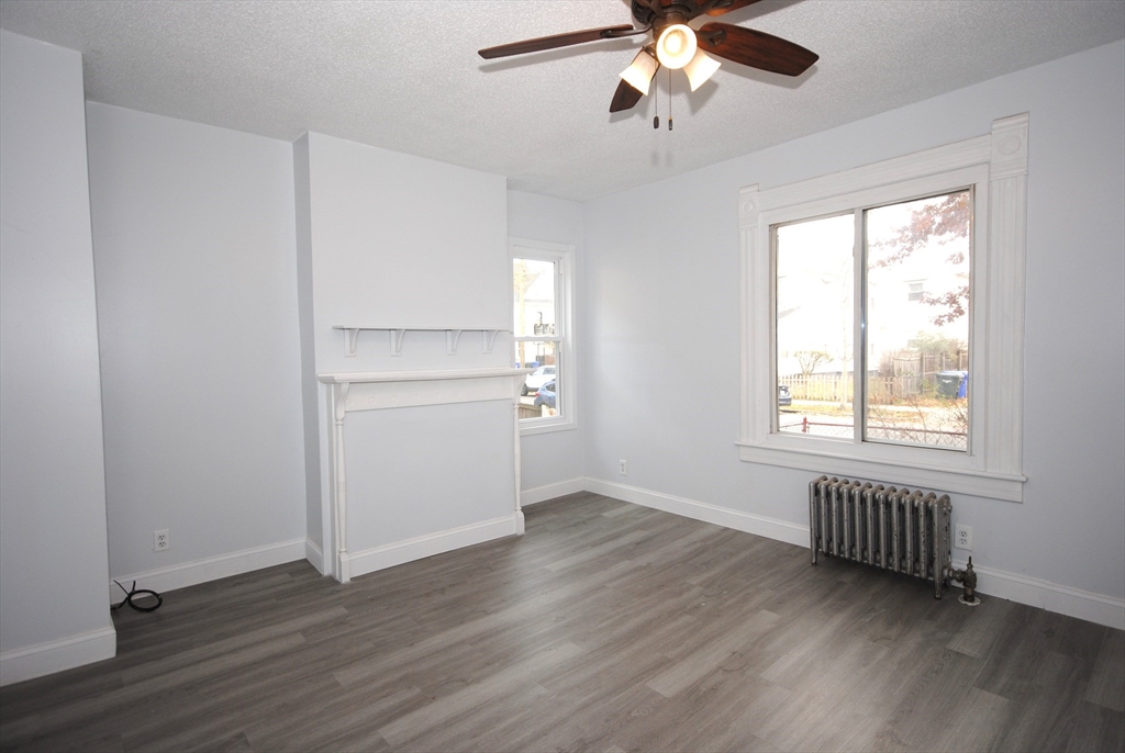 72 Hall Street Springfield, MA 01108 - Photo 16 of 36