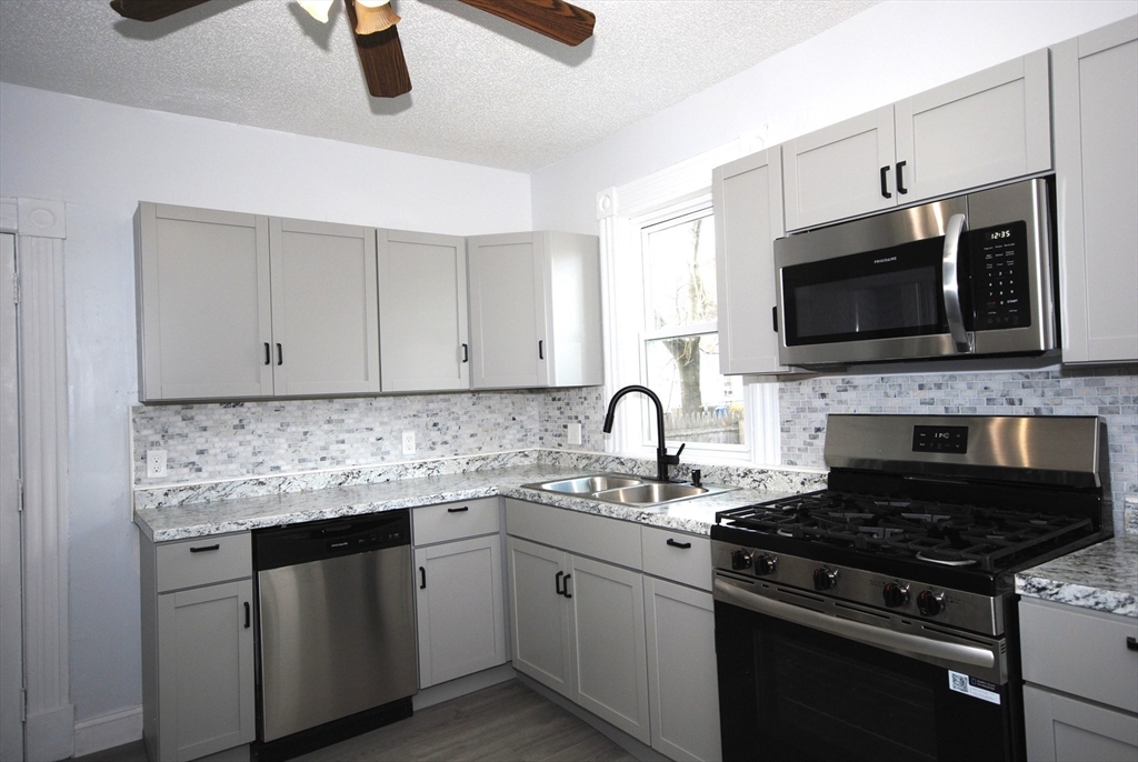 72 Hall Street Springfield, MA 01108 - Photo 8 of 36