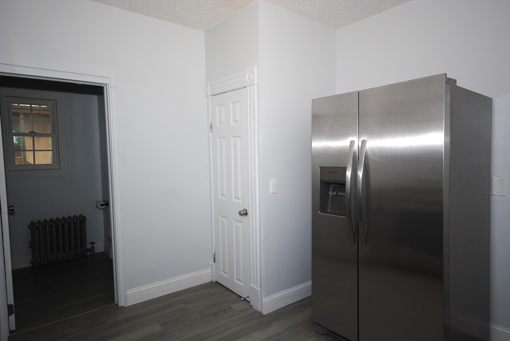 72 Hall Street Springfield, MA 01108 - Photo 9 of 36